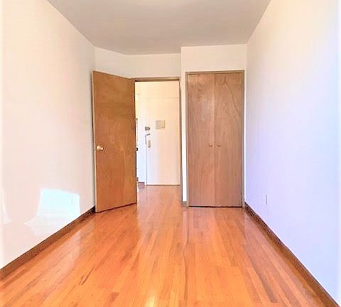 5th image of 102 W 71st St