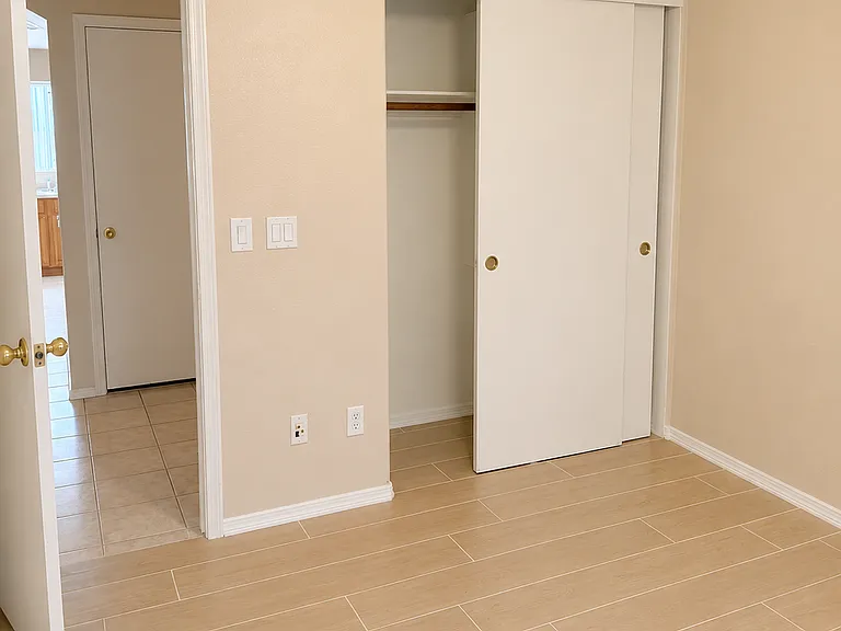 832 W Silver Creek Rd — Photo 8