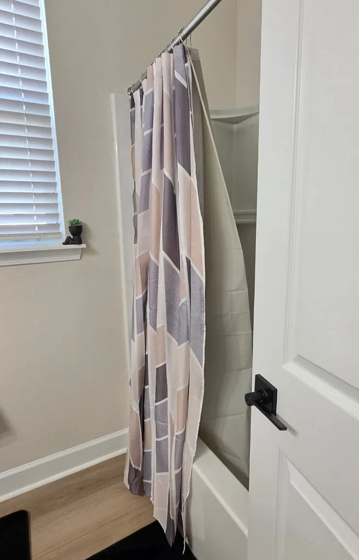 4 bed, 2070 sqft, $1,000 — Photo 2