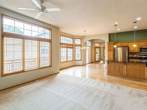 3rd image of 10119 N Glenstone Ct