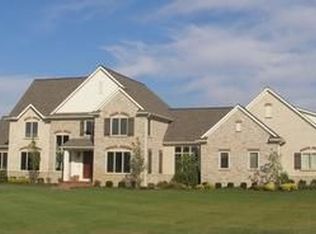 2354 Woodland Hall Dr, Powell, OH