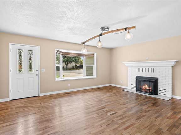 5th image of 1461 Johnson St