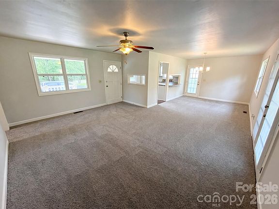 3rd image of 565 Rutledge Dr