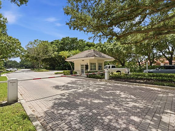 2nd image of 8288 MAN O WAR Road