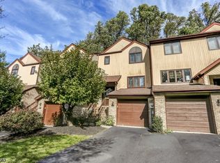 8 Averell Dr, Morris Plains, NJ 07950