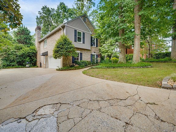 3rd image of 161 Chippendale Sq