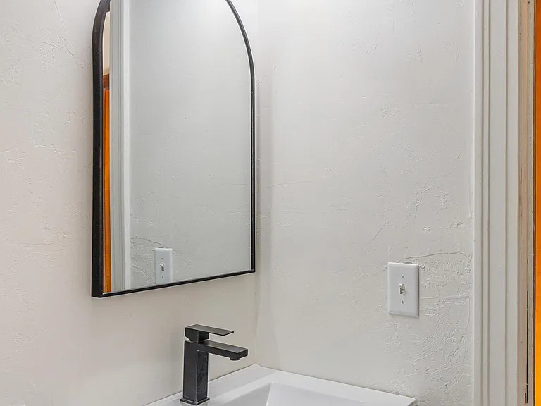 2242 W Eubanks St — Photo 26