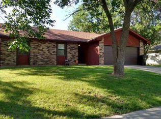 2732 SE Lakeshore Blvd, Topeka, KS 66605