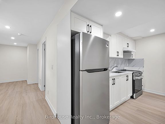 3rd image of 108 Lindsay St S Unit B