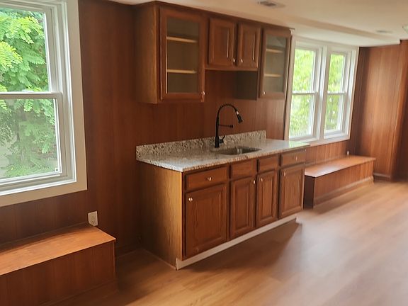 3rd image of 3802 Grantley Rd
