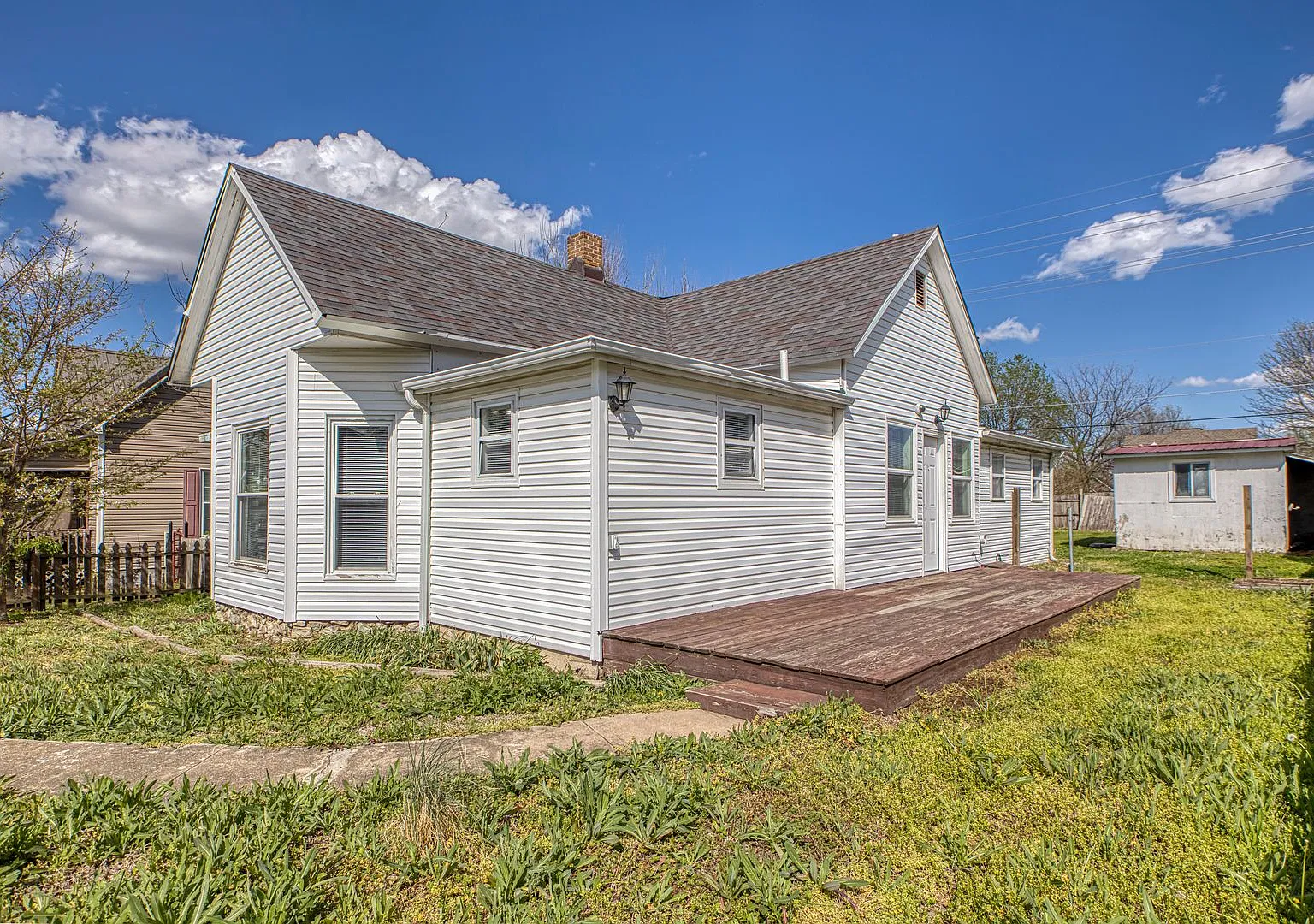 Fantastic 3-bedroom 2- bath home — Photo 2