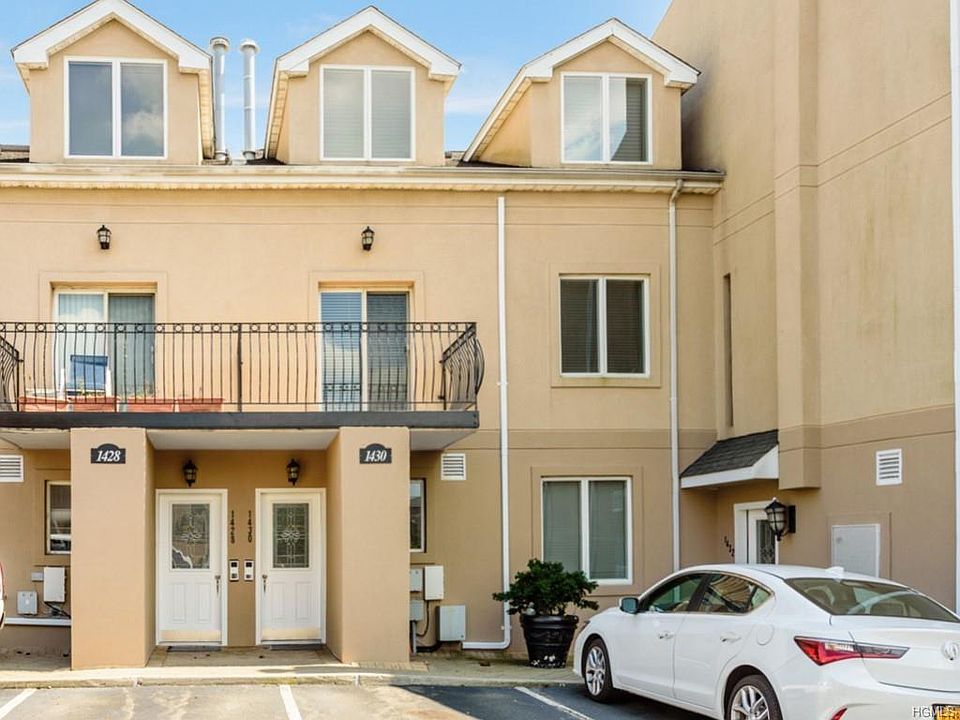 1st image of 1430 Outlook Ave Unit 2