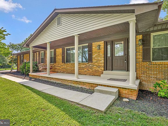4th image of 61 Honeysuckle Ln