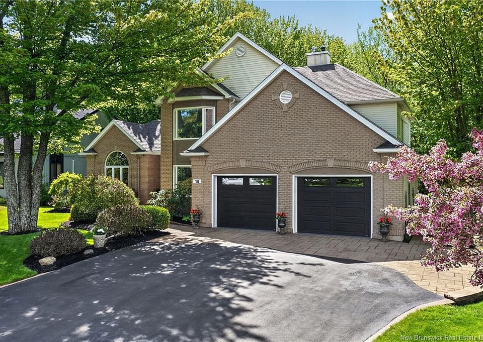 1st image of 18 Morewood Cres