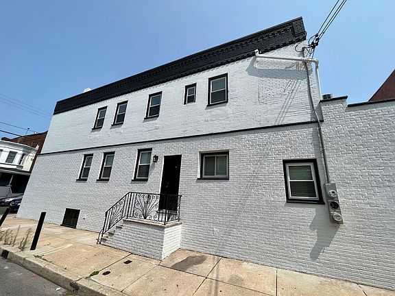 4th image of 1813 S 23rd St Unit 2