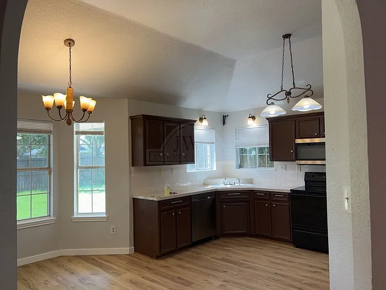 4406 Barrington Trl — Photo 6