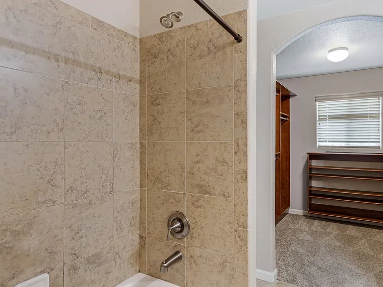 4227 Date St — Photo 24