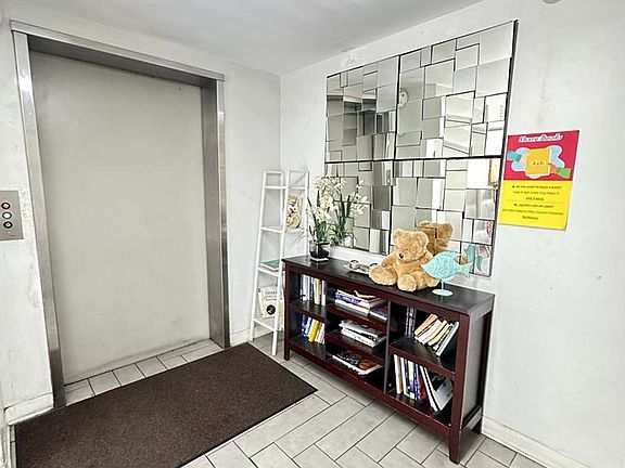 5th image of 433 S Hobart Blvd APT 308