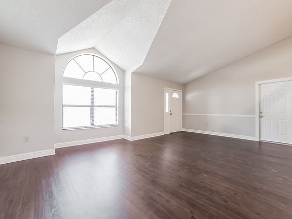 4th image of 2914 Vienna Ln