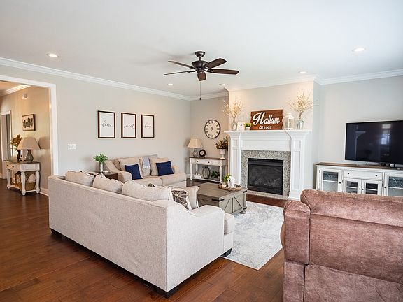 3rd image of 195 Fox Chase Cir