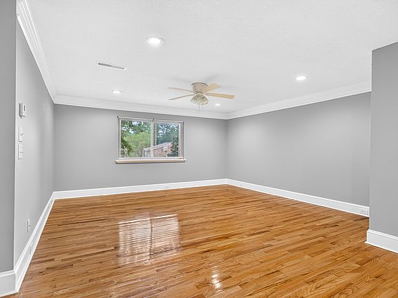 2nd image of 611 Andrea Ln #611