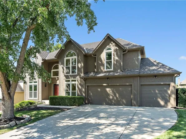 5314 Hallet St, Shawnee, KS 66216