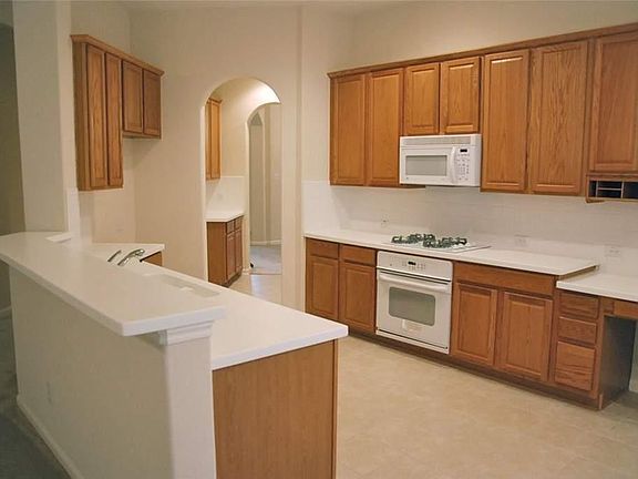4th image of 814 Hollyhock Dr