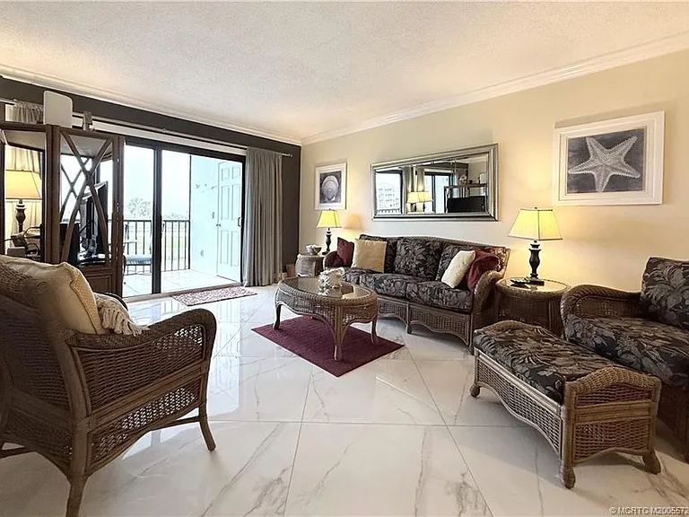 40 NE Plantation Rd #304 — Photo 2