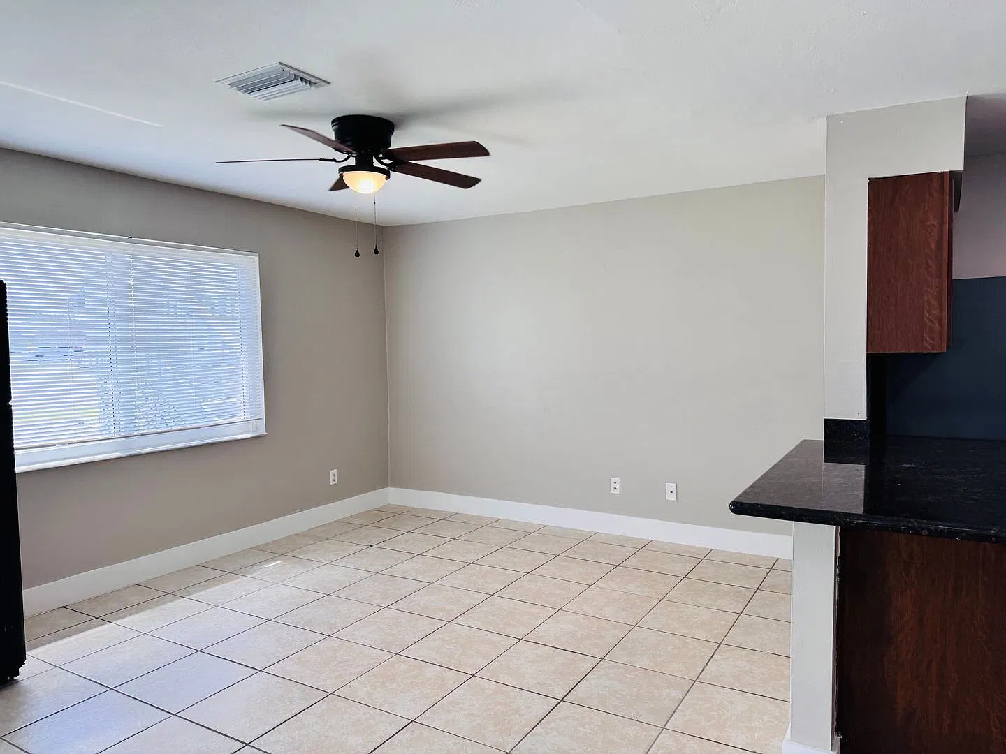 1 Bedroom 1 bath Ground Floor unit. Available for Immediate Move In. — Photo 4