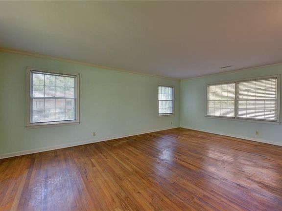 5th image of 633 Bartow St