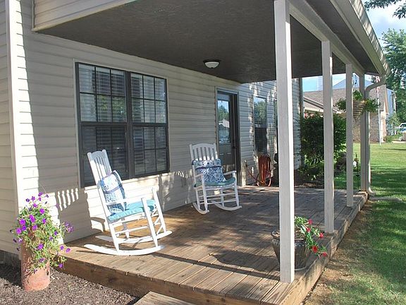 3rd image of 287 Nicole Blvd