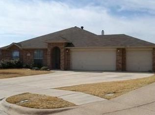 904 Azalea Ct, Burleson, TX 76028