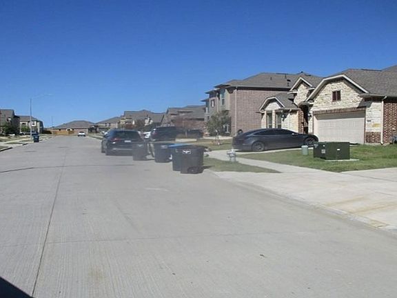 Exterior Neighborhood (street photo)