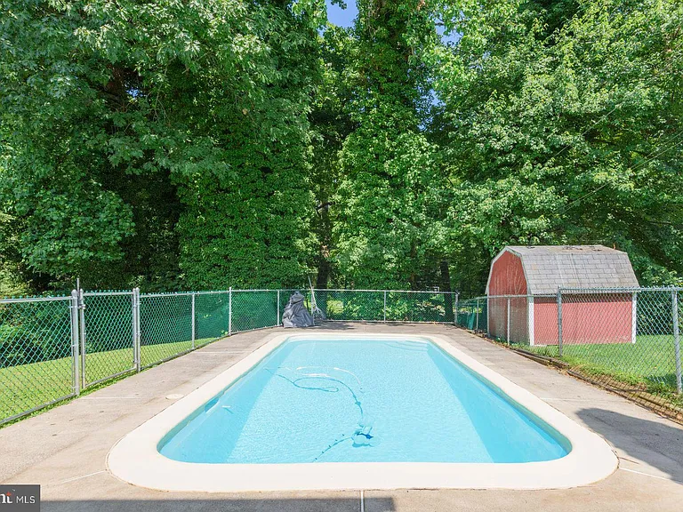 135 N Line Rd — Photo 12