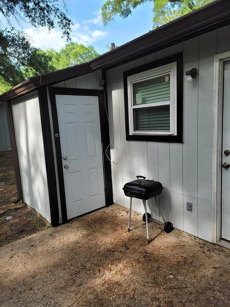backyard with storage room - 1572 Patrick Ave