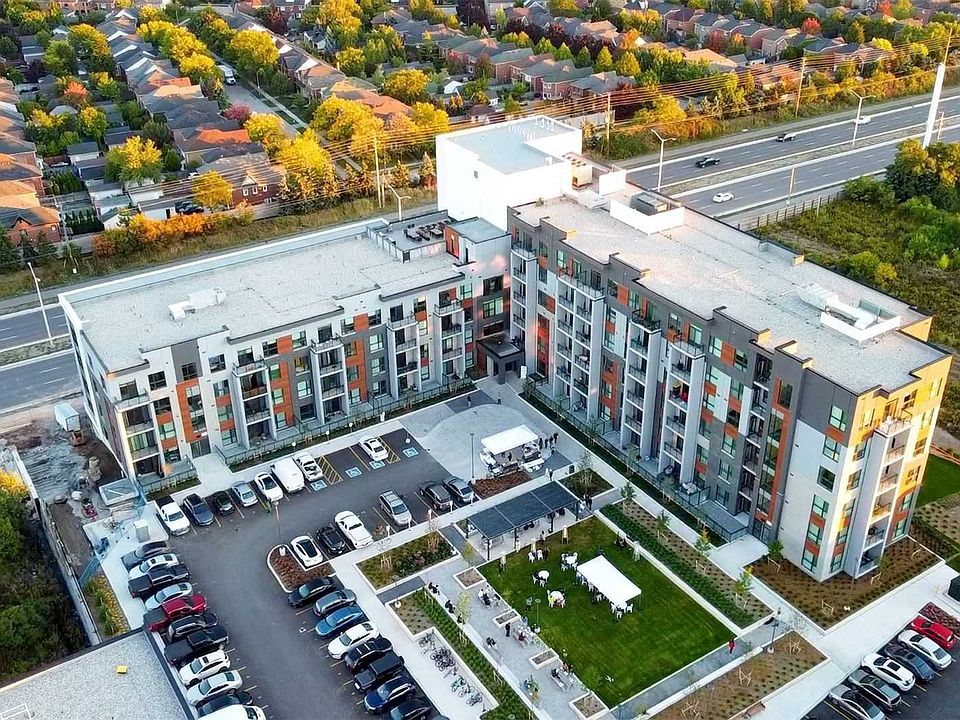 1st image of 95 Dundas St W #123