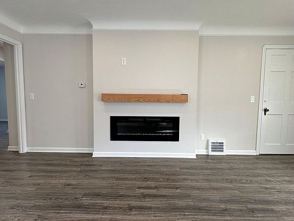 3rd image of 14010 Lakewood Heights Blvd