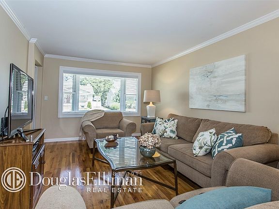 5th image of 667 Carlyle Ave