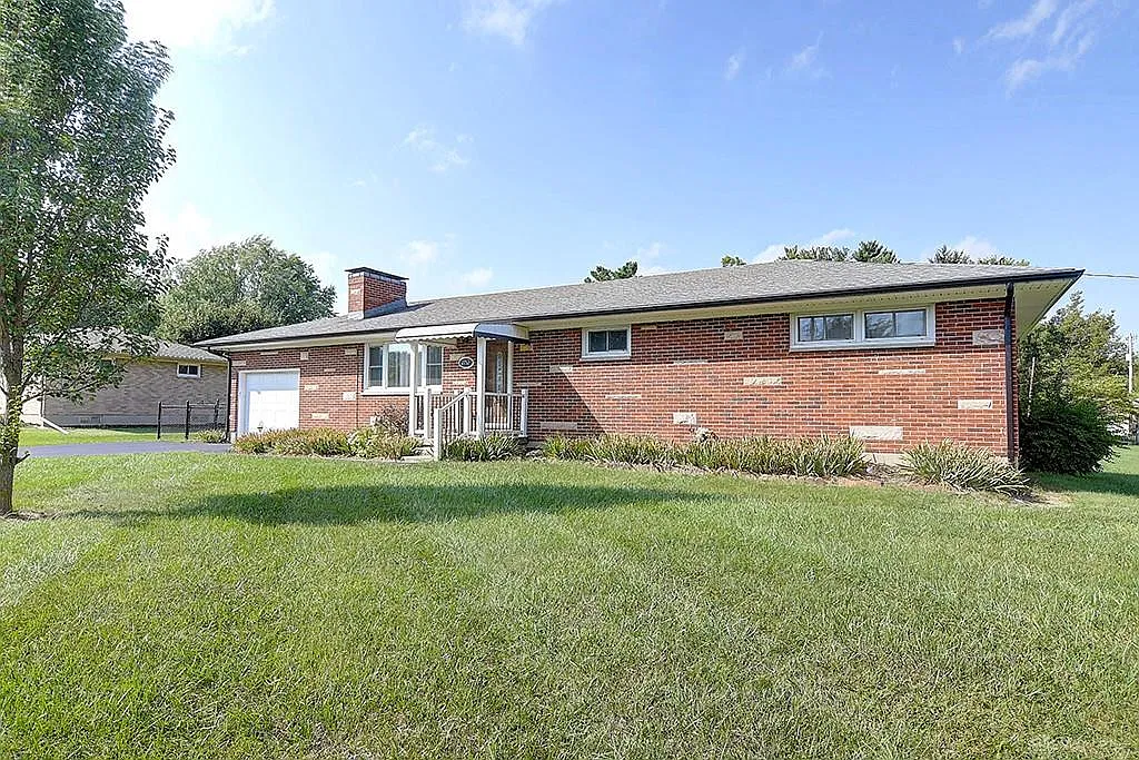 3 bed, 2.0 bath, 1200 sqft, $1,695 — Photo 2