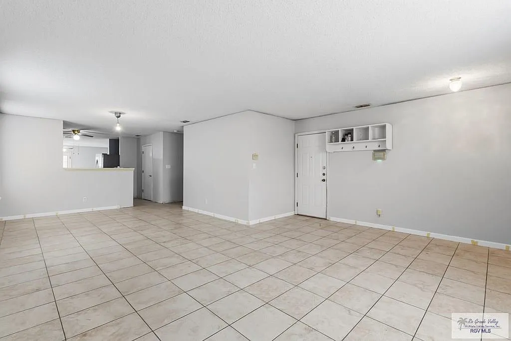 3 bed, 2.0 bath, 1848 sqft, $1,950 — Photo 4