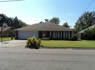 522 Country Club Dr, Picayune, MS 39466