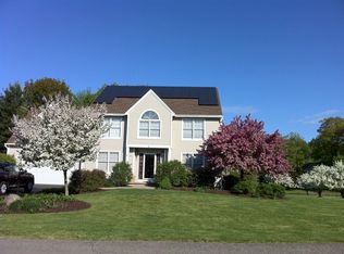 8 Fairfield Dr, Voorheesville, NY 12186