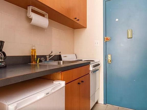 5th image of 416 W 49th St APT 3A