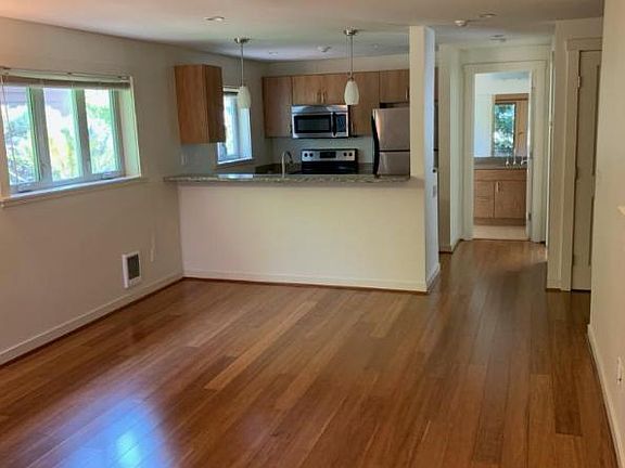 2nd image of 15070 NE 82nd St Unit 104