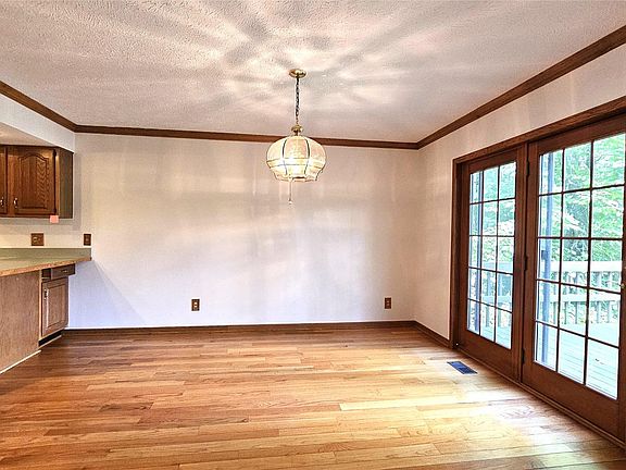 5th image of 448 Fairwood Rd