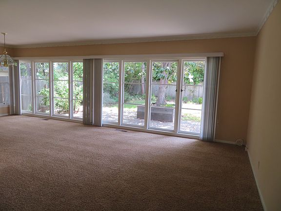 living room/dining room