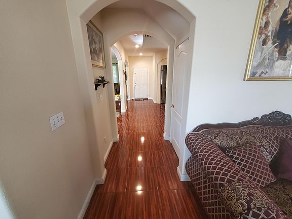 4th image of 3931 E Hillcrest Ave