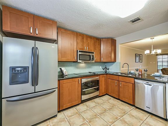 3rd image of 16806 Holly Trail Dr