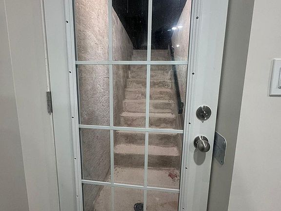 2nd image of 40 Beachville Cir