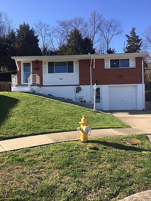 1st image of 23 Elmwood Cir